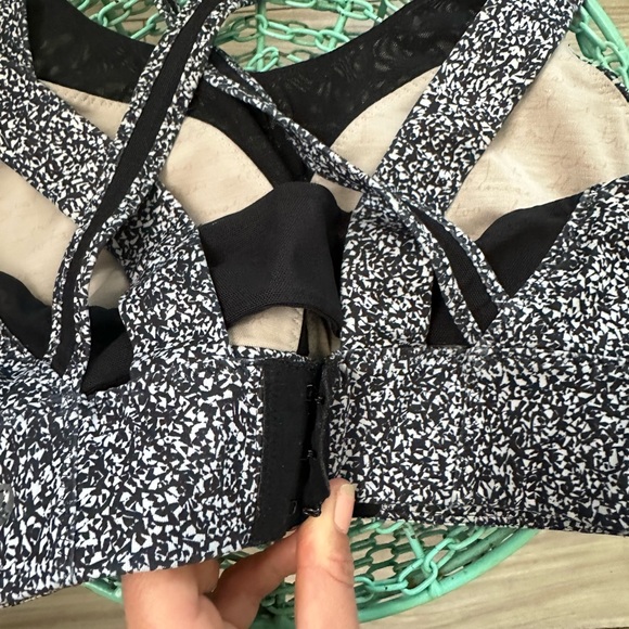 Size 6 Lululemon Sports Bra - Picture 4 of 5